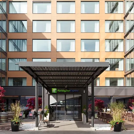 Holiday Inn Express Zuerich Airport By Ihg-3