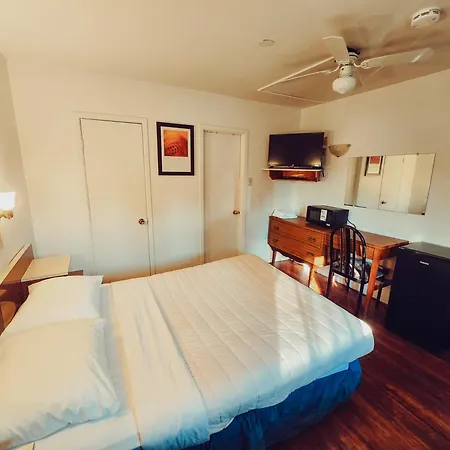 Norfolk Motel-2