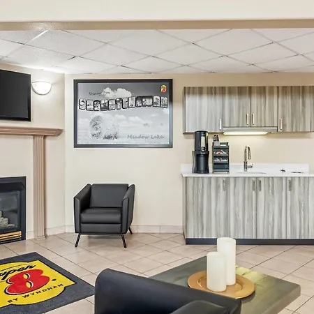 Super 8 By Wyndham Meadow Lake-2