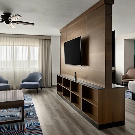 Oshkosh Marriott Waterfront Hotel & Convention Center-3