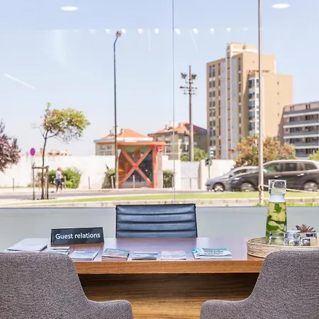 Ramada By Wyndham Lisbon-3