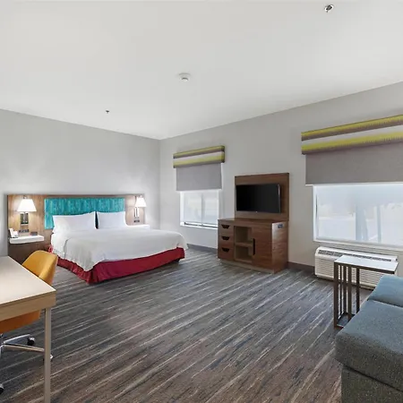 Hampton Inn & Suites Madera-2
