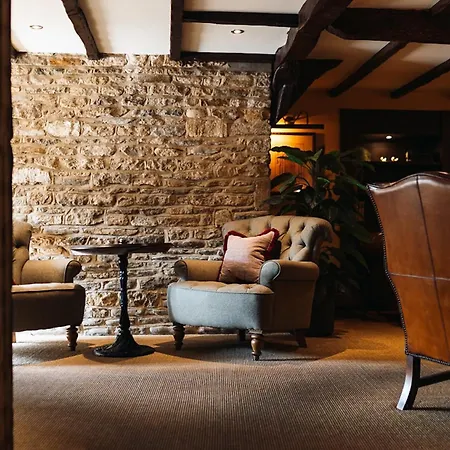 Eliot Arms-3