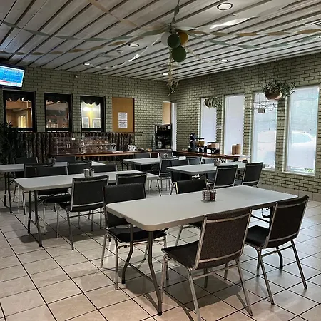 Airport Motor Inn-3
