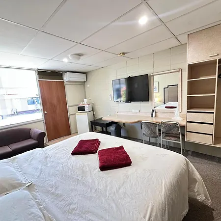 Inland Oasis Motel-2