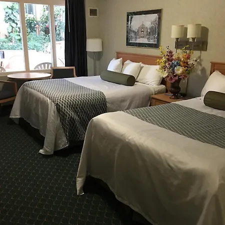Travelodge By Wyndham Winnipeg East-2