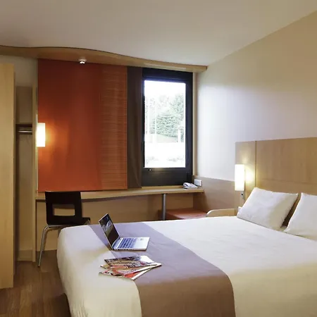 Hotel Ibis Guingamp Coeur De Bretagne-2