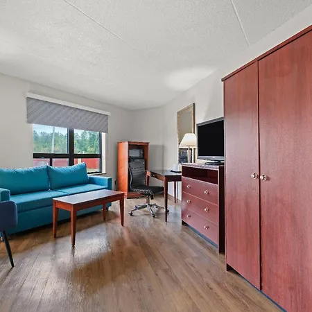 Days Inn By Wyndham Utica-2