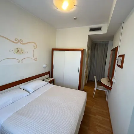 Hotel Aristeo Rimini Fronte Mare-3