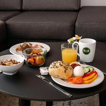 B&B Hotel Stuttgart-Neckarhafen-3