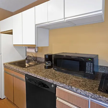Mainstay Suites Detroit Auburn Hills-3