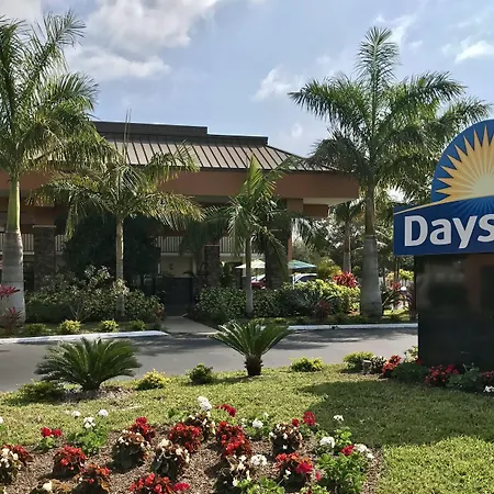 Days Inn By Wyndham Sarasota Bay-2