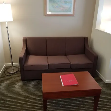 Ramada By Wyndham Bakersfield-2