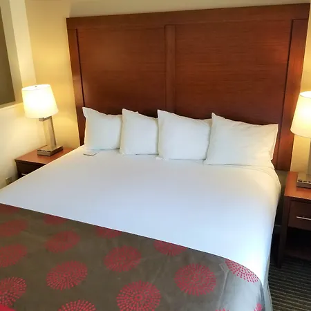 Ramada By Wyndham Bakersfield-3
