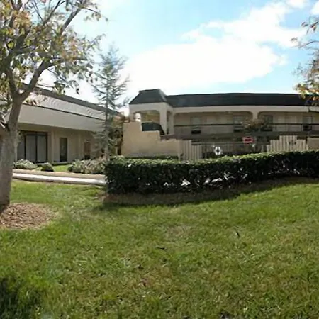 Ramada By Wyndham Lebanon-3