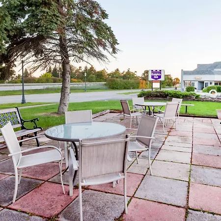 Knights Inn Mackinaw City-2