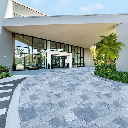 Doubletree By Hilton Tampa Rocky Point Waterfront-3