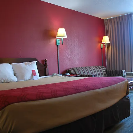 Econo Lodge-2