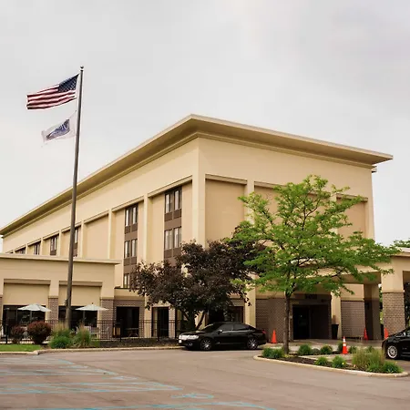Hampton Inn Milwaukee Northwest-3