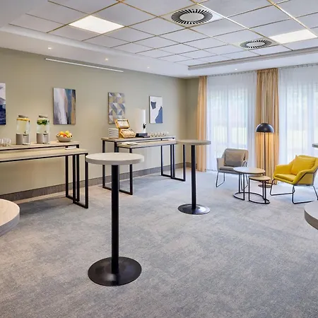 Courtyard By Marriott Magdeburg-3