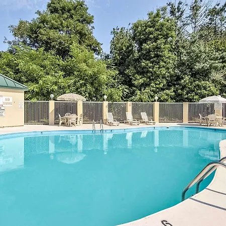 Clarion Pointe Beckley-2