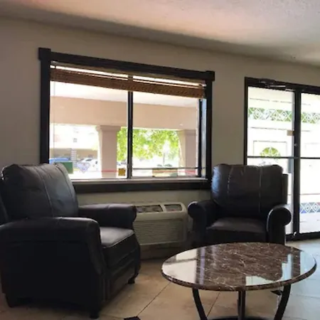 Days Inn & Suites By Wyndham Albuquerque West-3