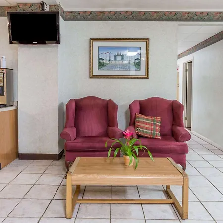 Days Inn By Wyndham Bedford-2