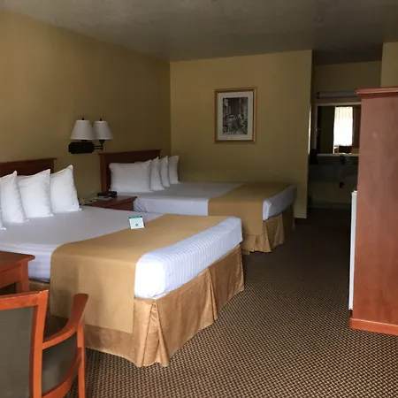Oakridge Inn & Suites-3