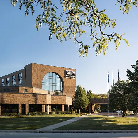 Four Points By Sheraton Milwaukee North Shore-3