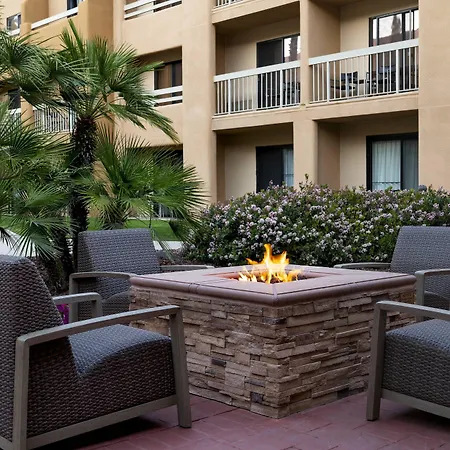 Courtyard By Marriott Palm Springs-3