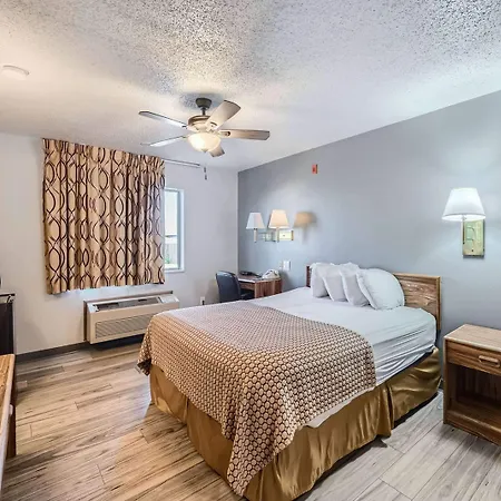 Travelodge By Wyndham Longmont-3