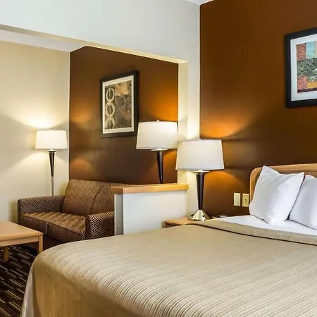 Quality Suites Near West Acres-3