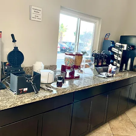 Econo Lodge Inn & Suites Corning Travel Center-3