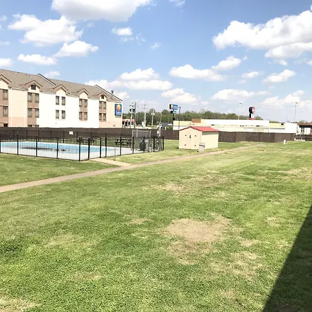 Days Inn By Wyndham Joplin-2