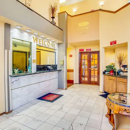 Econo Lodge Inn & Suites Albuquerque East I-40 Eubank Exit-2