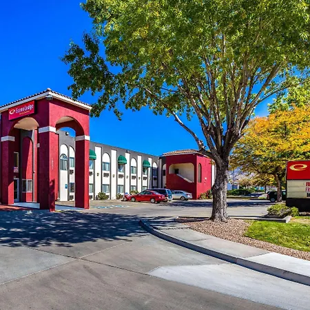 Econo Lodge Inn & Suites Albuquerque East I-40 Eubank Exit-3