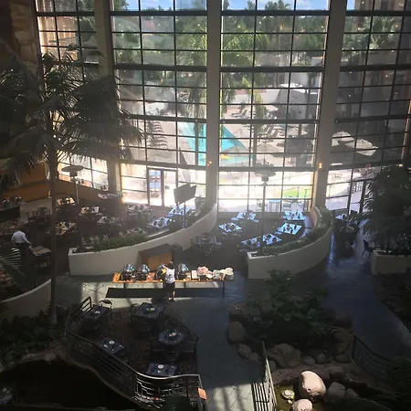 Embassy Suites By Hilton Phoenix Biltmore-2