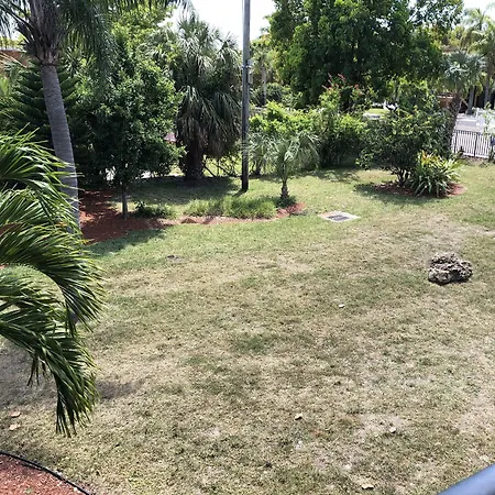 Travelodge By Wyndham Fort Myers North-2