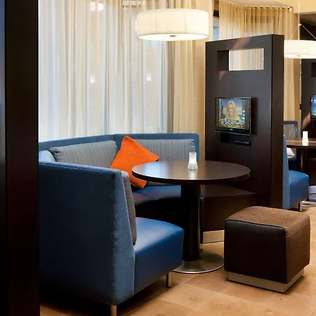 Courtyard By Marriott Bakersfield-3