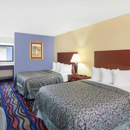 Days Inn By Wyndham Uvalde-3