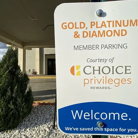 Clarion Inn & Suites Grand Rapids Airport-2