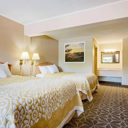 Days Inn By Wyndham Fairmont-2