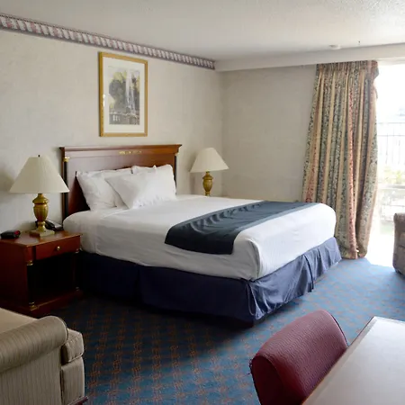 Travelodge By Wyndham Milwaukee-2