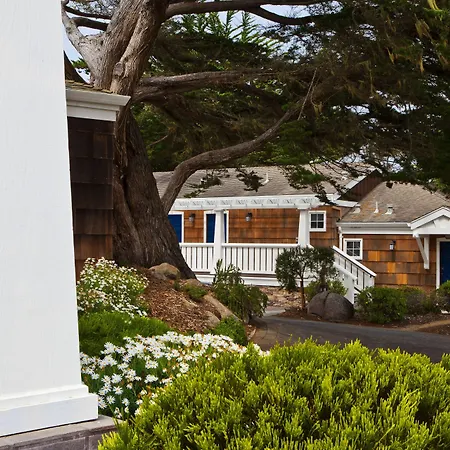 Lighthouse Lodge & Cottages-3