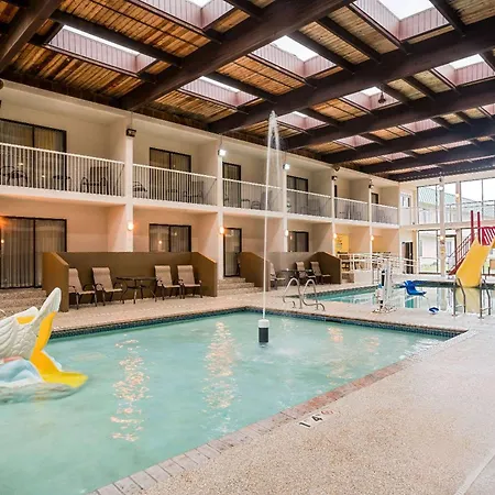 Ramada By Wyndham Plymouth Hotel & Conference Center-2