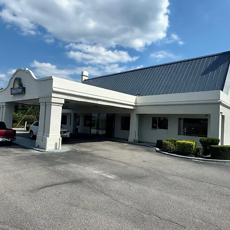 Days Inn By Wyndham Emporia-3