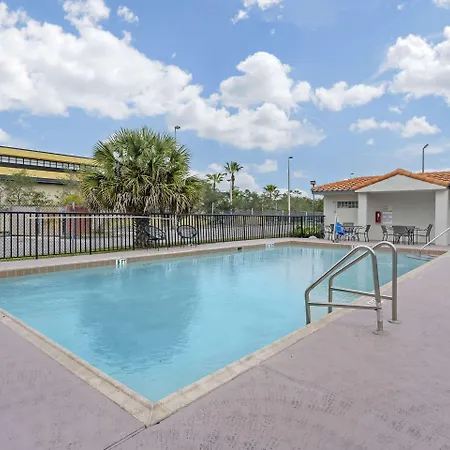 Quality Inn & Suites Orlando East - Ucf Area-2