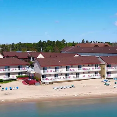 Super 8 Beachfront By Wyndham Mackinaw City, Mi-3