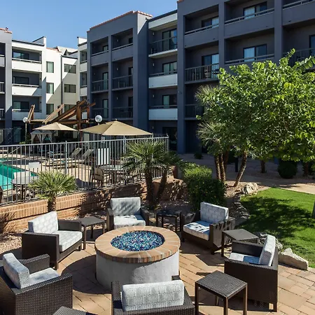 Courtyard By Marriott Phoenix Airport-3
