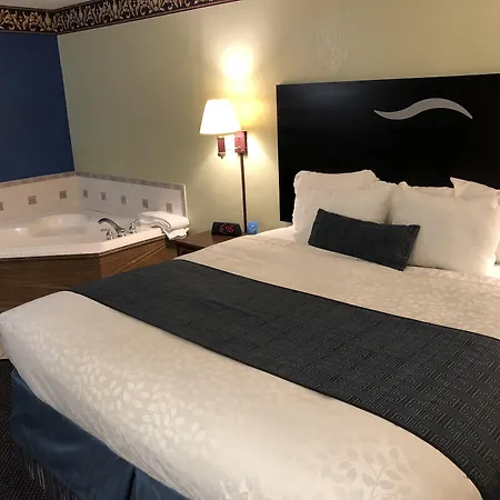 Days Inn & Suites By Wyndham Youngstown / Girard Ohio-3